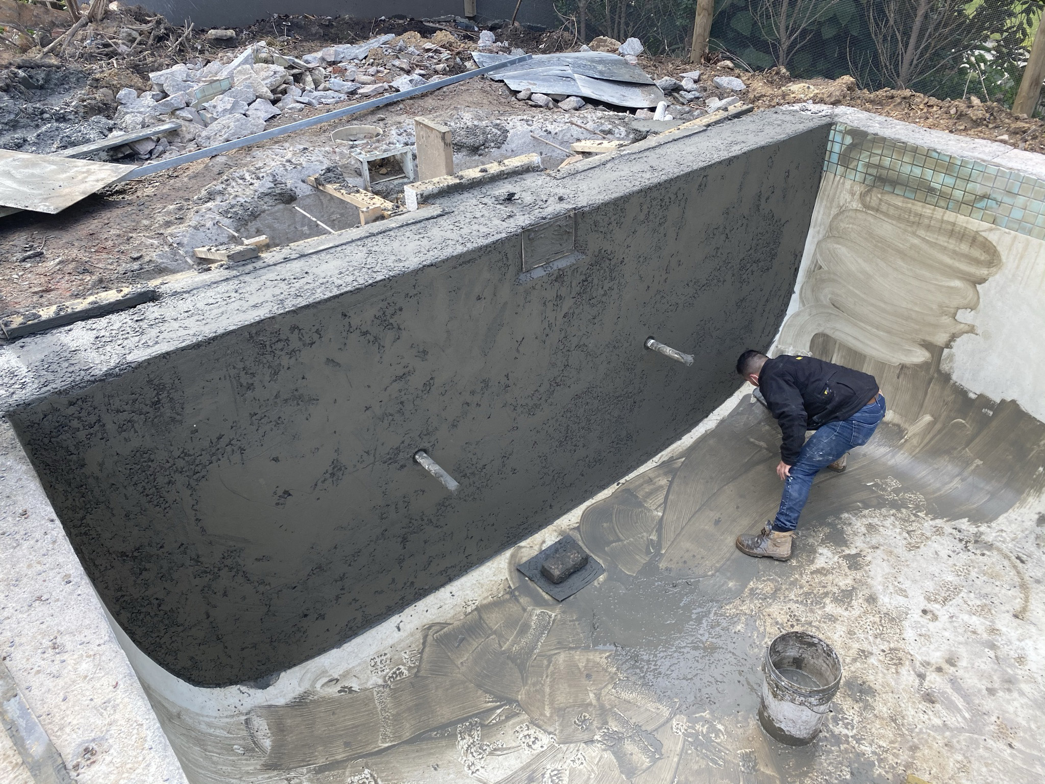 adding new wall to swimming pool