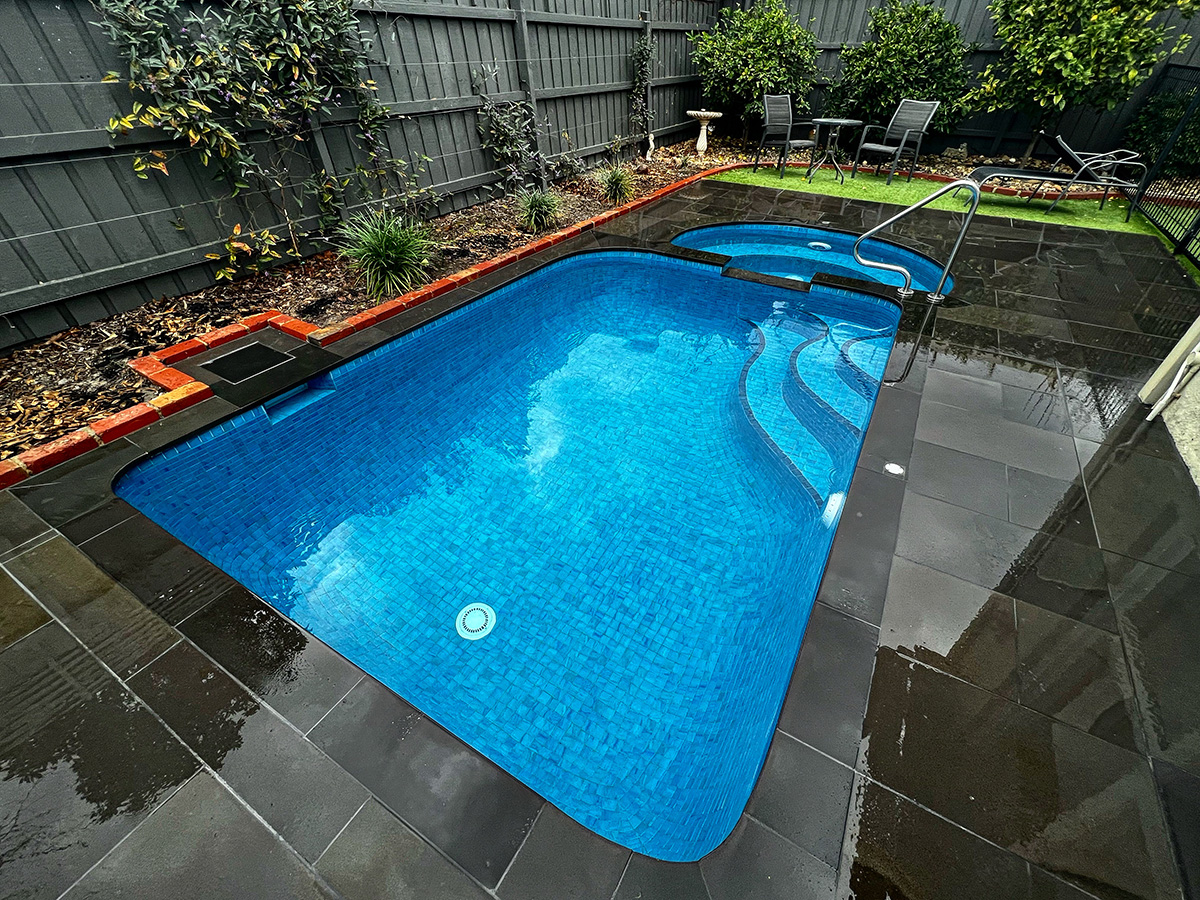 Swimming Pool Tiler Melbourne