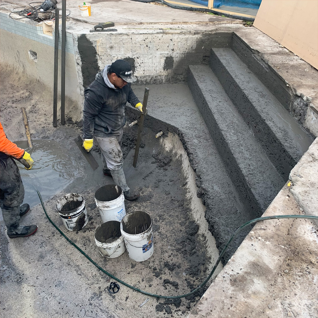 concrete forming and shaping in a swimming pool