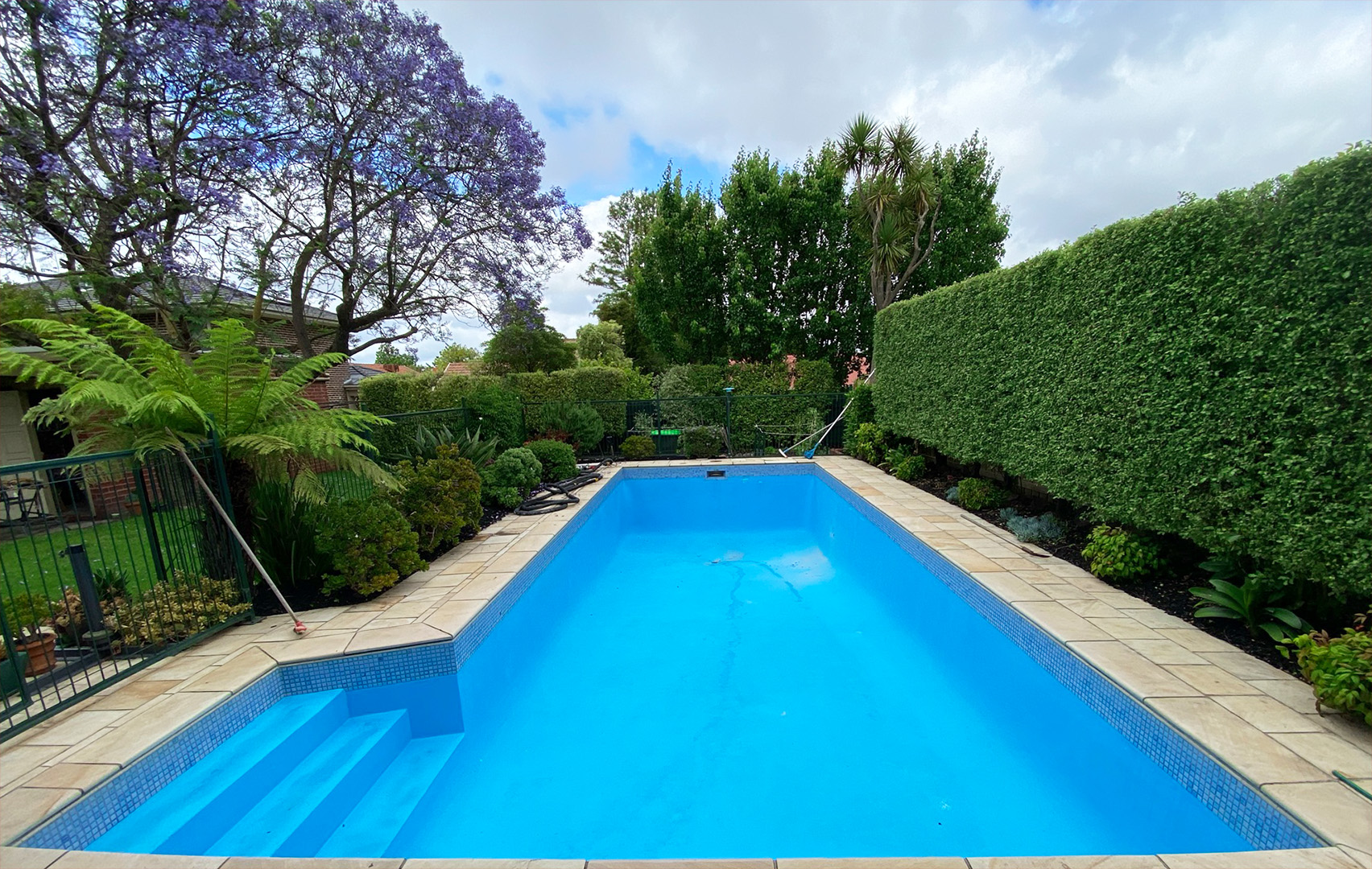 Swimming pool painter Melbourne