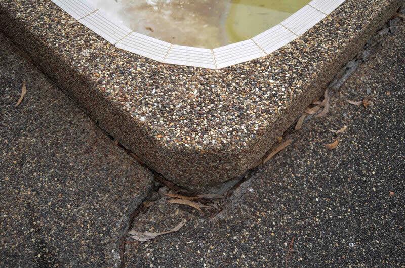 Pebbled-swimming-pool-cracked-Poolsidepaving-paint-luxapool-melbourne