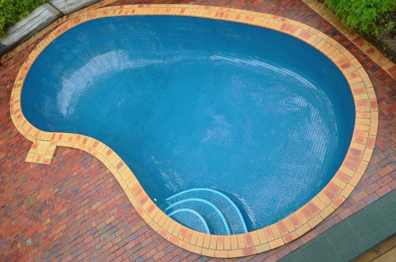 Fully tiled pool